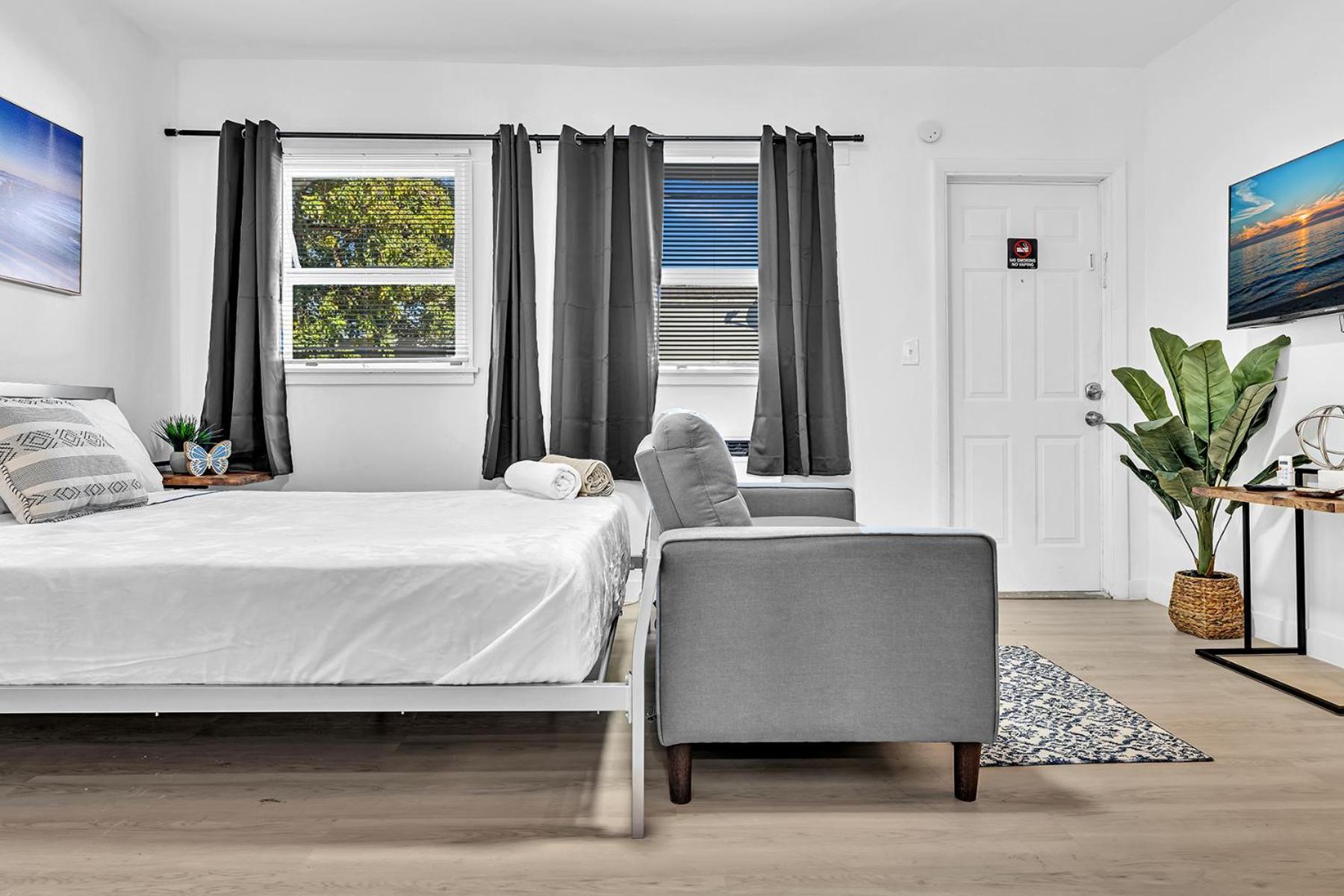 Young Circle & Hollywood Blvd Posh Studio Suite Экстерьер фото