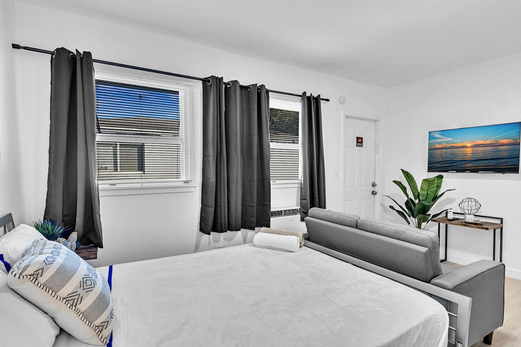 Young Circle & Hollywood Blvd Posh Studio Suite Экстерьер фото