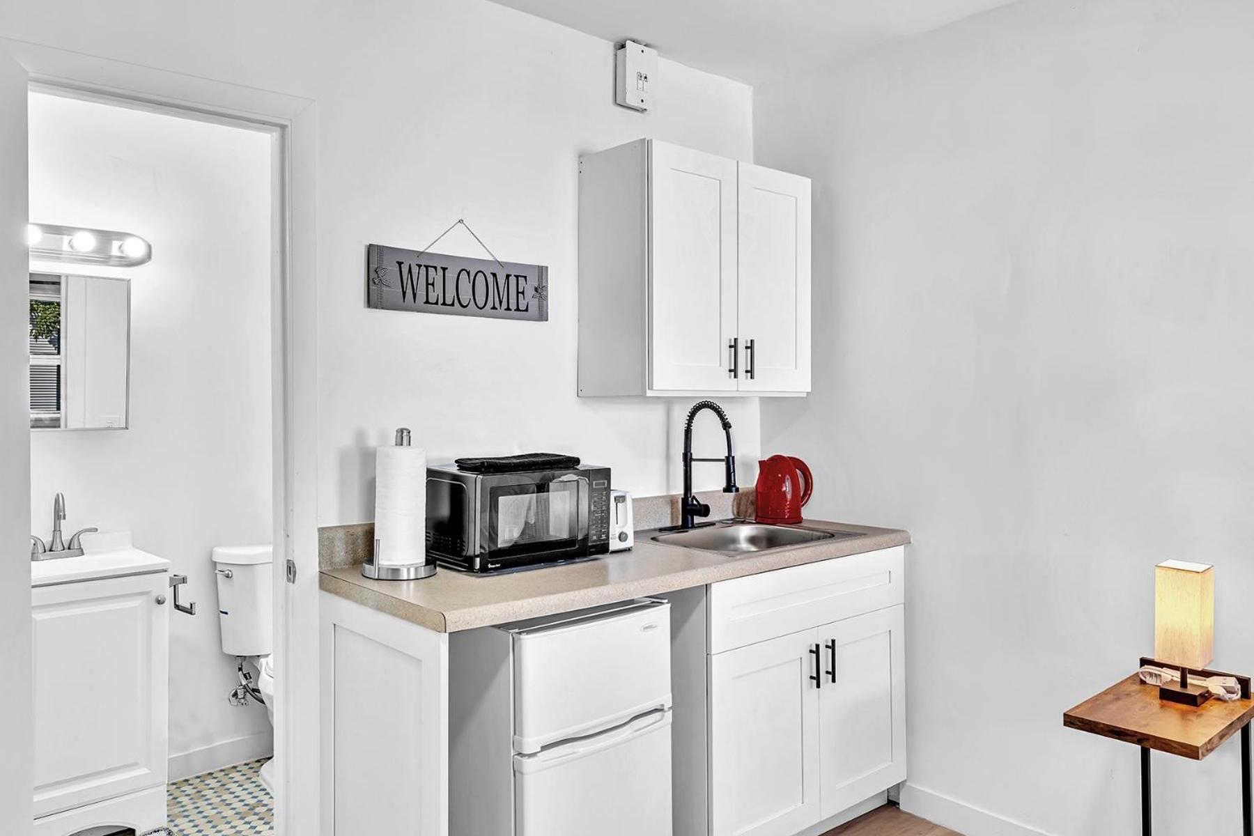 Young Circle & Hollywood Blvd Posh Studio Suite Экстерьер фото